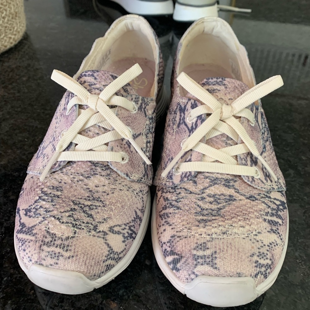 Pink cheetah slip ons Skerchers Size 5